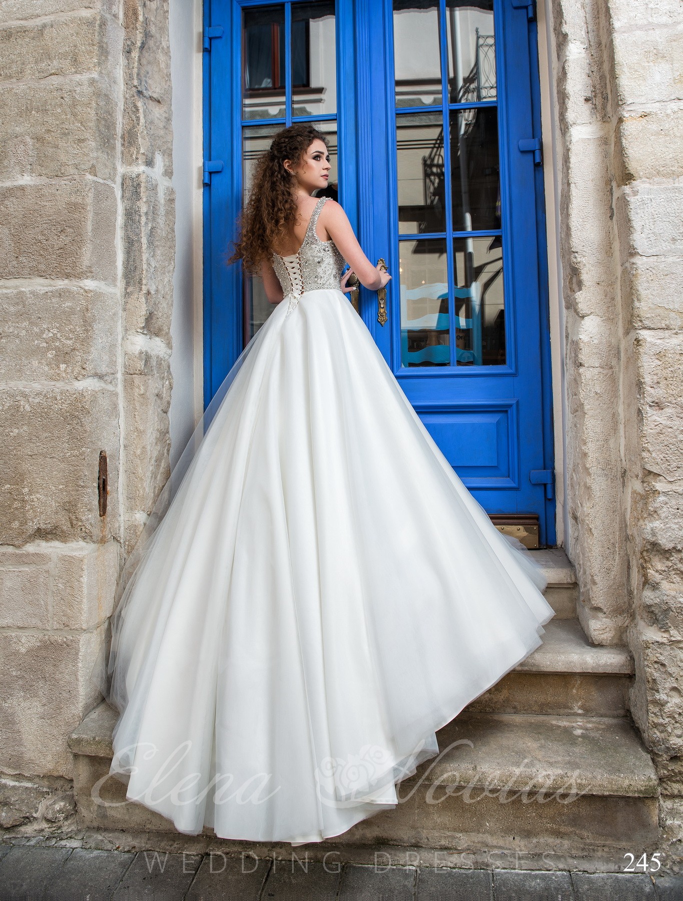 Свадебное платье с бисером модель 245